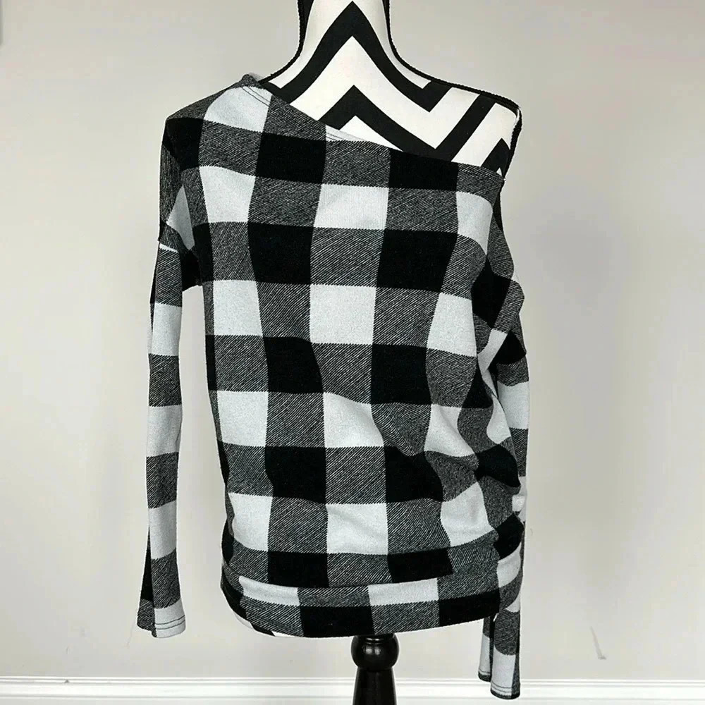 White Birch Buffalo Print Off‎ Shoulder Sweater Sz S